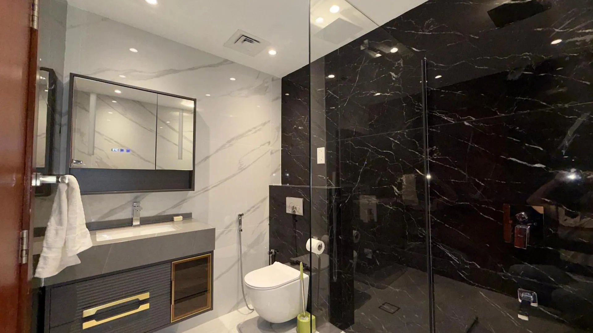 Apartment In Jbr, 2-Bedroom Rimal 1 Building Dubai